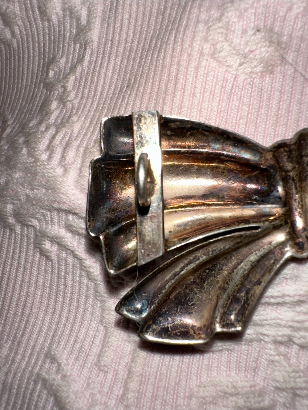 Silver Bow Statement hair clip - Elegant Women’s Accessory - Picture 4 of 5